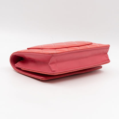 Classic Wallet on Chain Coral Patent Leather