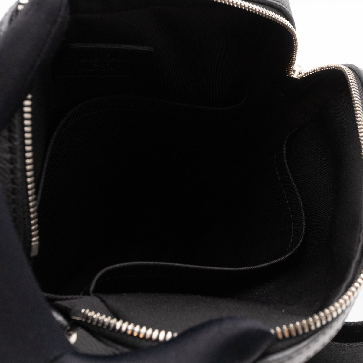 Louis-vuitton Anton Pochette Black Taiga Leather