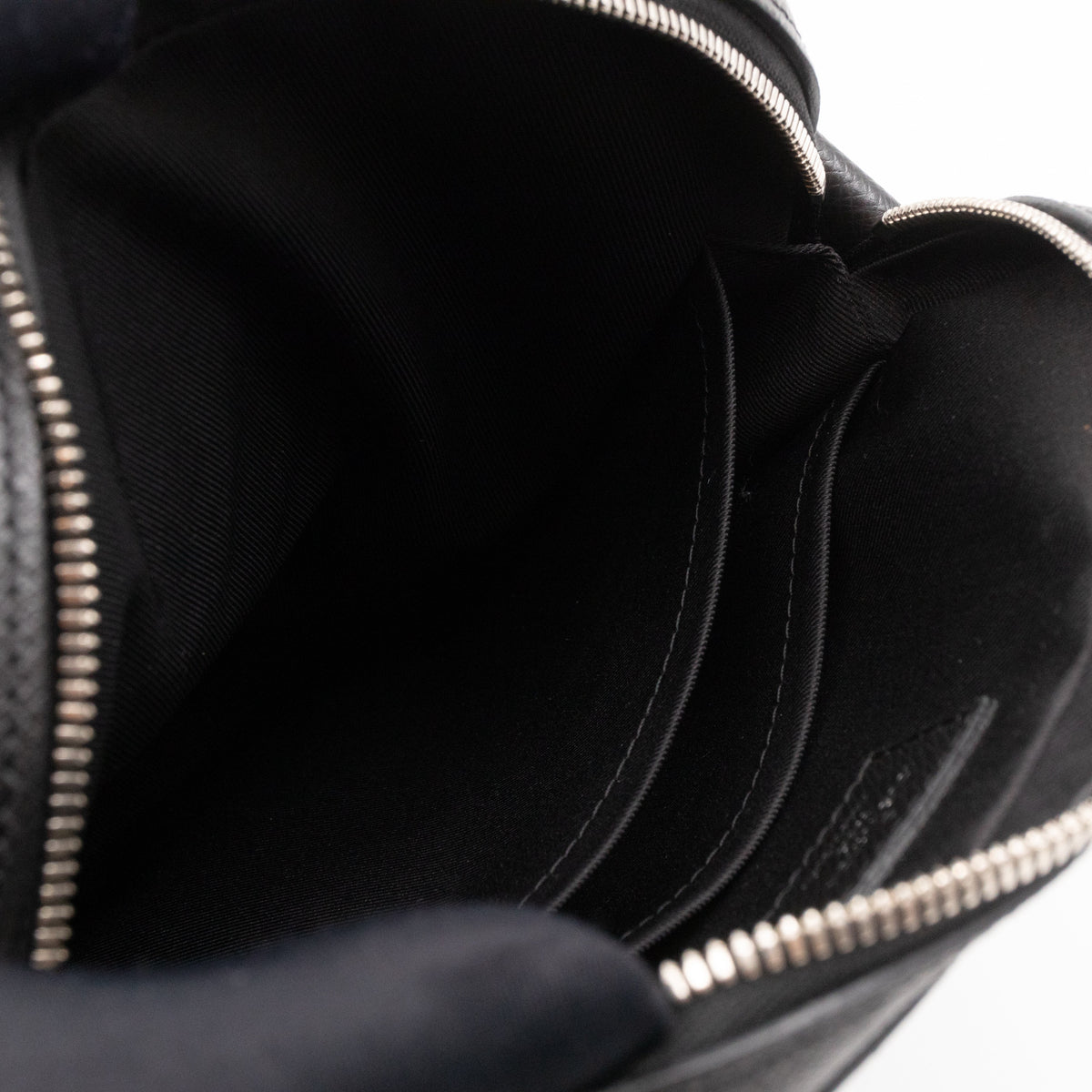 Louis-vuitton Anton Pochette Black Taiga Leather