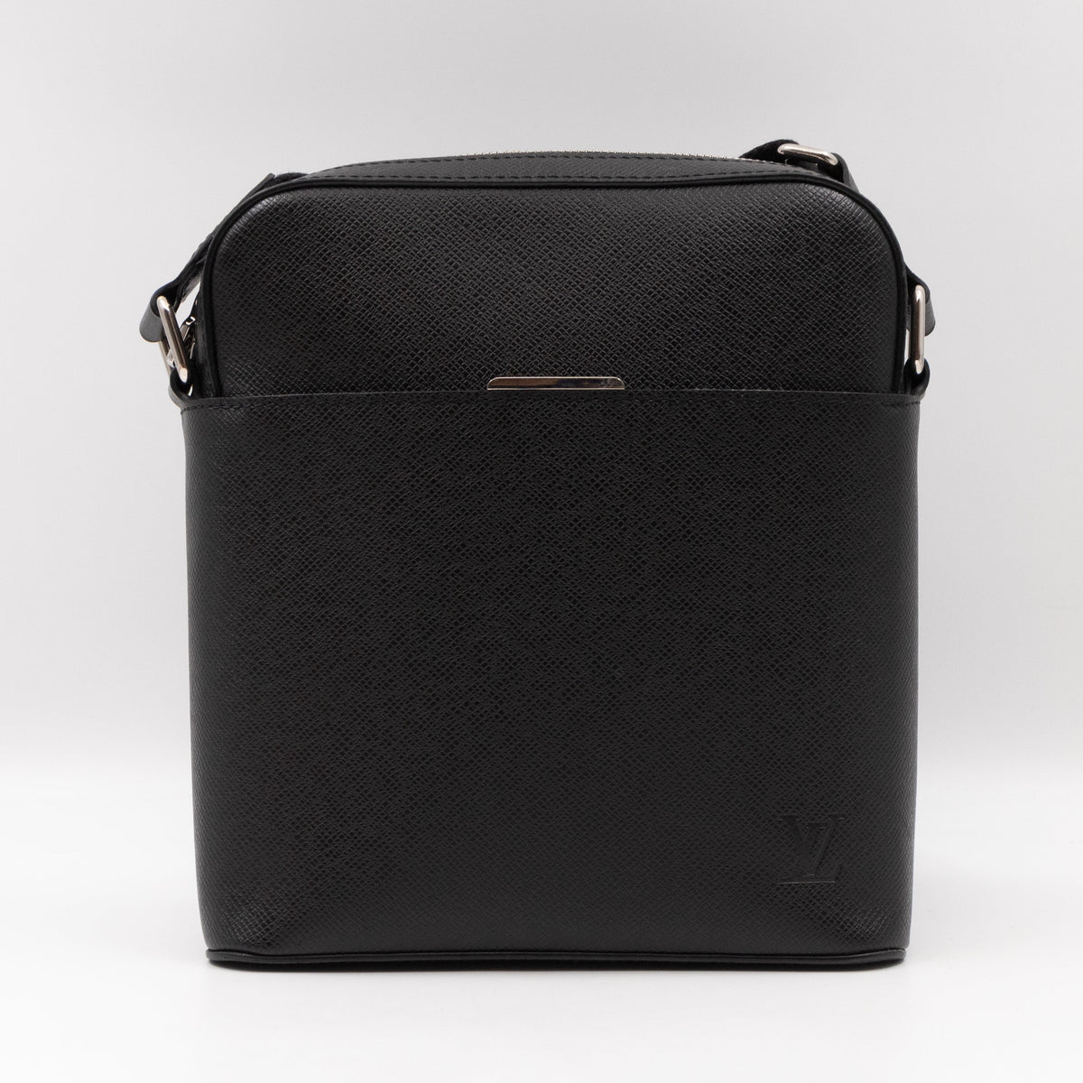 Louis-vuitton Anton Pochette Black Taiga Leather