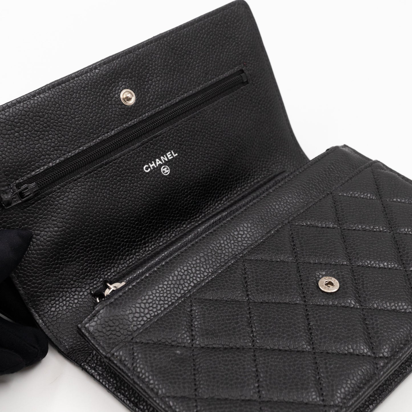 Classic Wallet On Chain Black Caviar Silver