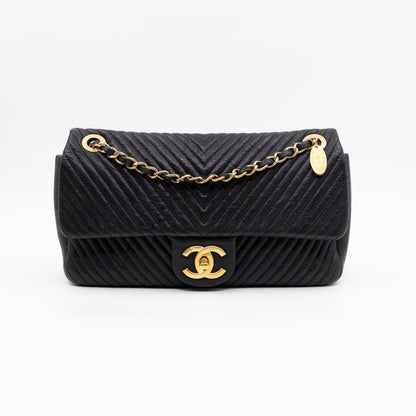 Medallion Charm Flap Bag Medium Black Chevron Leather