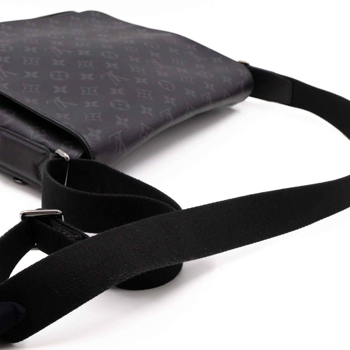 Louis-vuitton District MM Monogram Eclipse