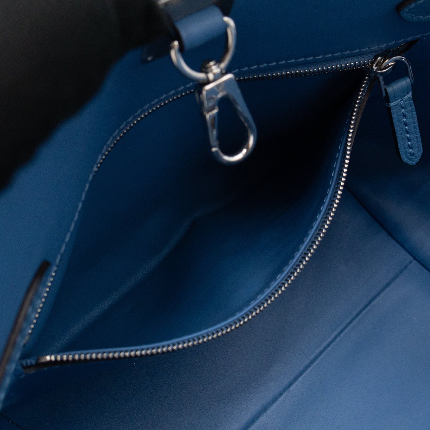 Louis-vuitton Milla PM Bleu Denim Veau Nuage Leather