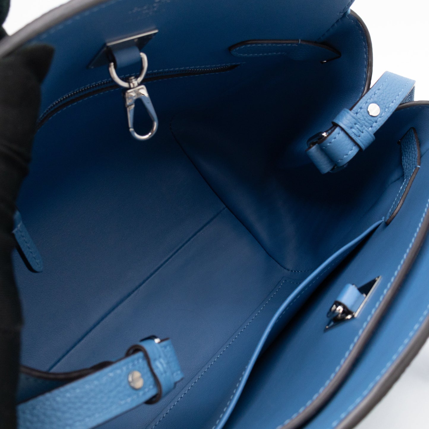 Louis-vuitton Milla PM Bleu Denim Veau Nuage Leather