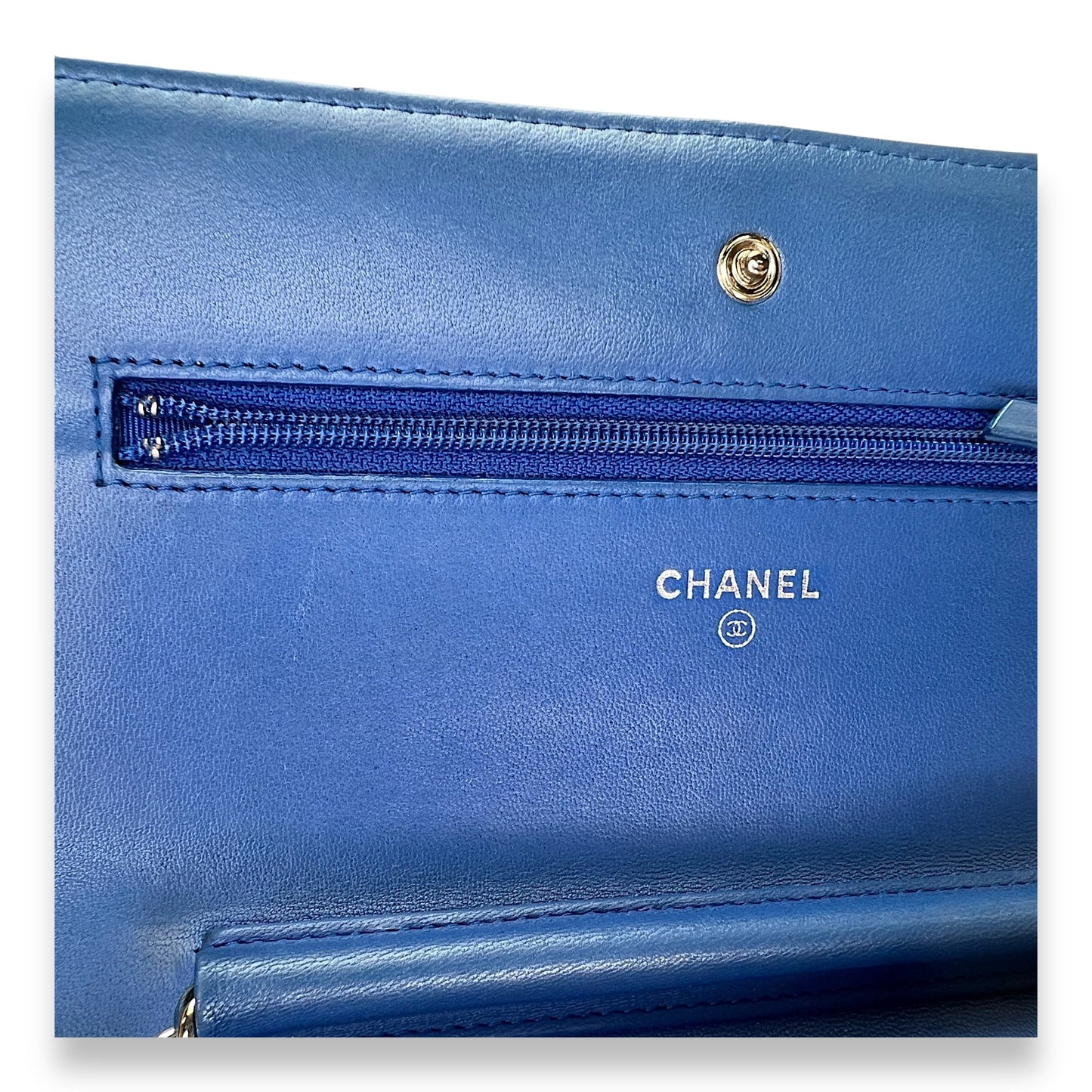 Classic Chevron Blue Wallet on Chain in Lambskin, Silver hardware