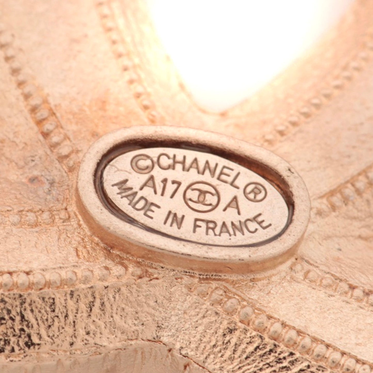 CHANEL Pins & brooches CC