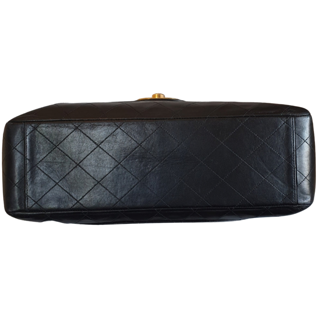 CHANEL  timeless classic jumbo vintage flap Crossbody bag