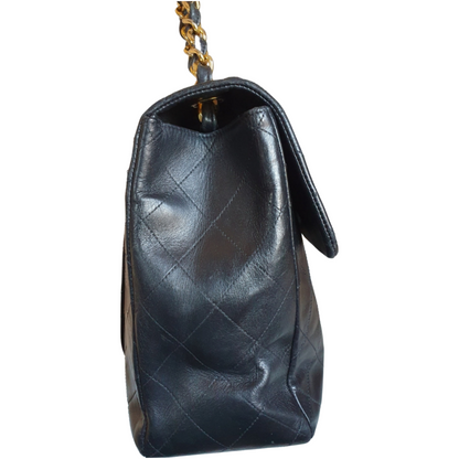 CHANEL  timeless classic jumbo vintage flap Crossbody bag
