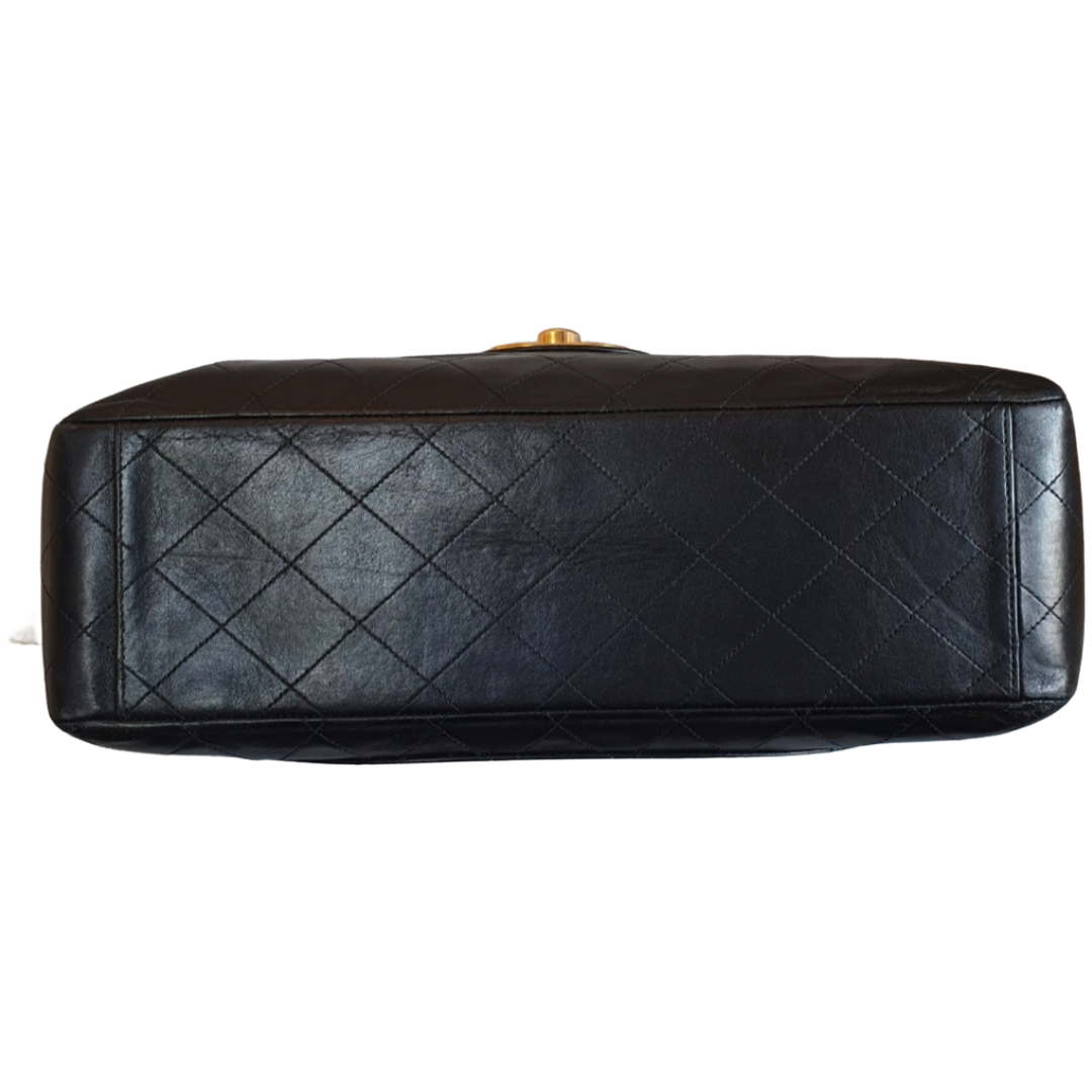 CHANEL  timeless classic jumbo vintage flap Crossbody bag