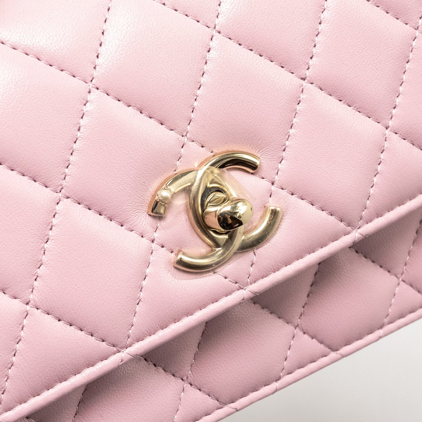 Chanel Pearl Detailed Top Handel Wallet On Chain Lambskin Pink LGHW (Microchip)