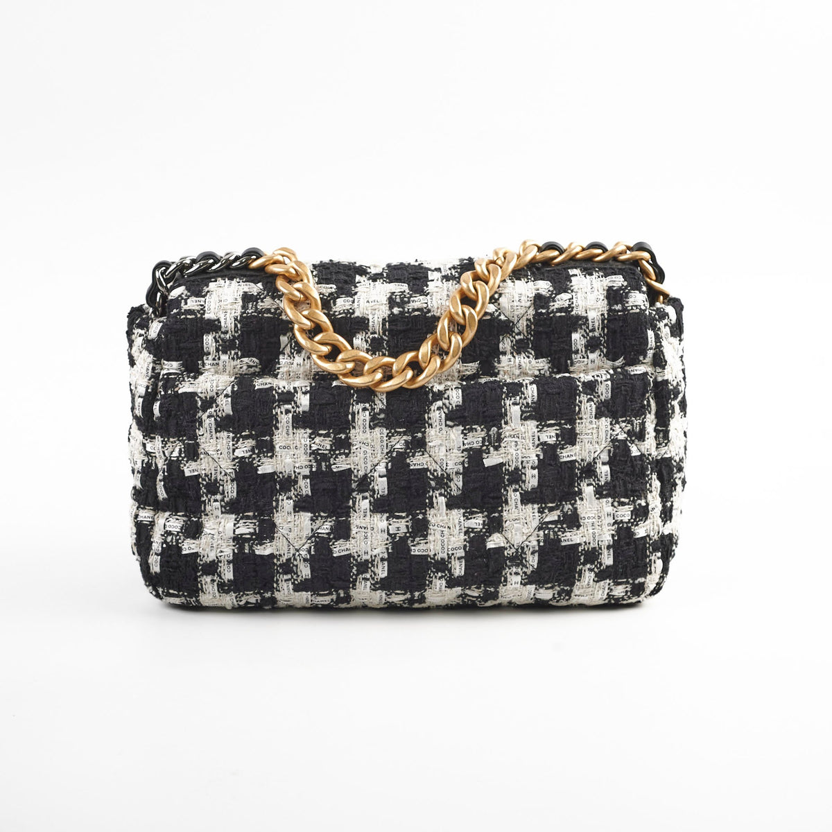 Chanel 19 Tweed Medium 2020
