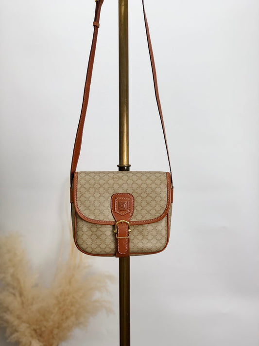 CELINE  Front Buckle Shoulder bag Beige Vintage 2emg3f