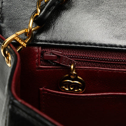 Chanel Diana Flap Crossbody Bag  Leather Shoulder Bag in Good condition