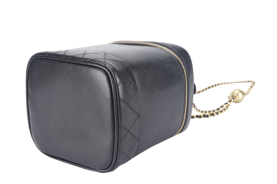 CHANEL VINTAGE VANITY CASE (411xxxx) BLACK LAMBSKIN LEATHER GOLD HARDWARE WITH THIRD PARTY CHAIN, COMPARTMENT AND