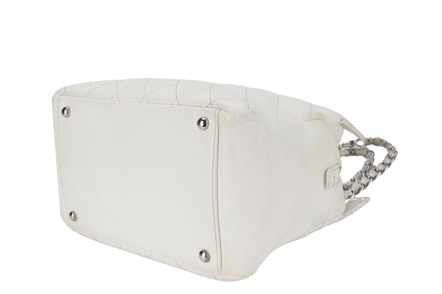 CHANEL PST WHITE (1044xxxx) CAVIAR LEATHER SILVER HARDWARE WITH DUST COVER