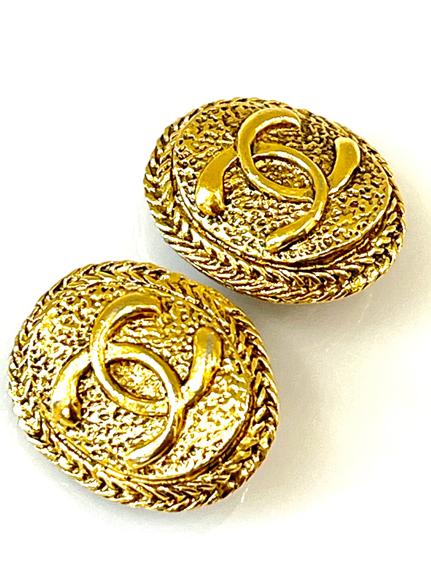 CHANEL CC LOGO VINTAGE  RUNWAY CLIP ON EARRINGS