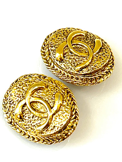 CHANEL CC LOGO VINTAGE  RUNWAY CLIP ON EARRINGS