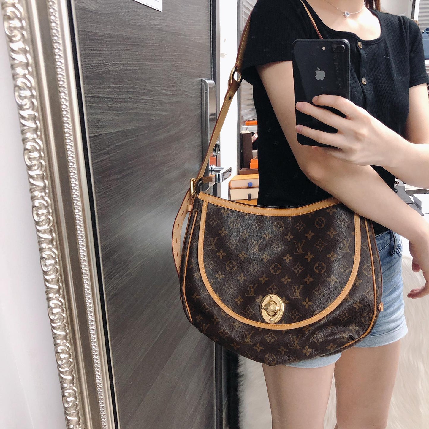 Louis-Vuitton Monogram Tulum GM