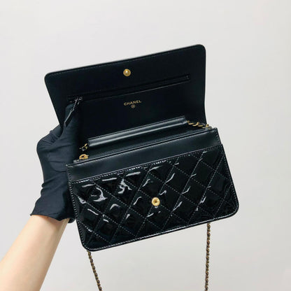 Boy Wallet On Chain Patent Black GHW