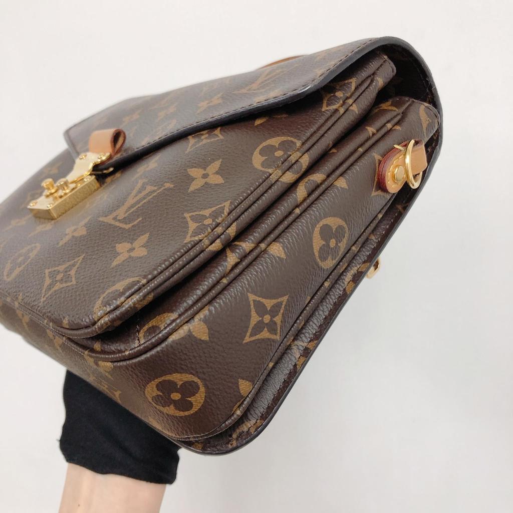 Louis-Vuitton Pochette Metis Leather Monogram