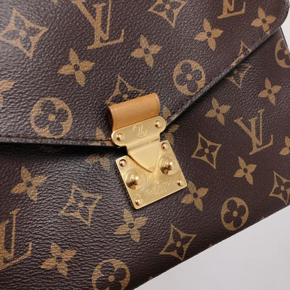 Louis-Vuitton Pochette Metis Leather Monogram