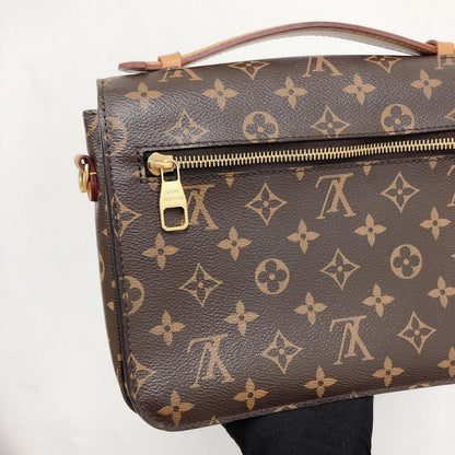 Louis-Vuitton Pochette Metis Leather Monogram