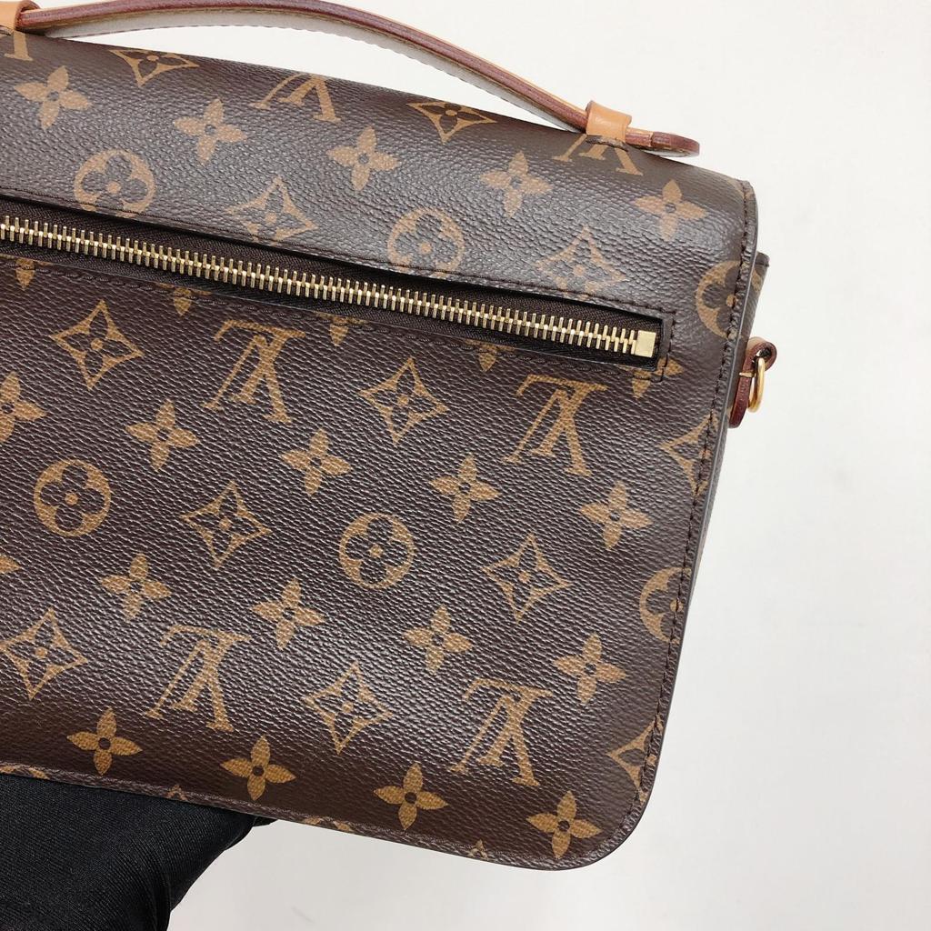Louis-Vuitton Pochette Metis Leather Monogram