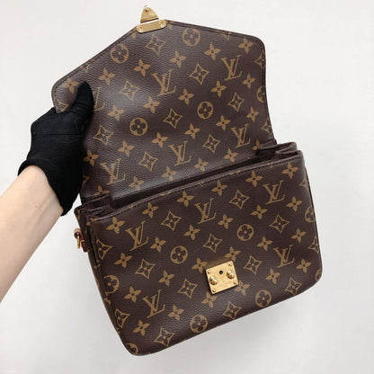Louis-Vuitton Pochette Metis Leather Monogram