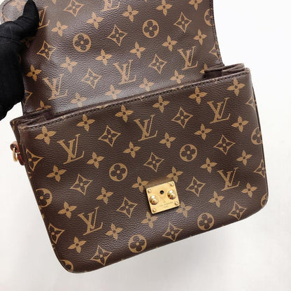 Louis-Vuitton Pochette Metis Leather Monogram