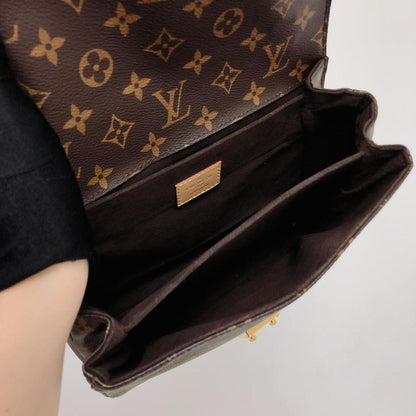 Louis-Vuitton Pochette Metis Leather Monogram