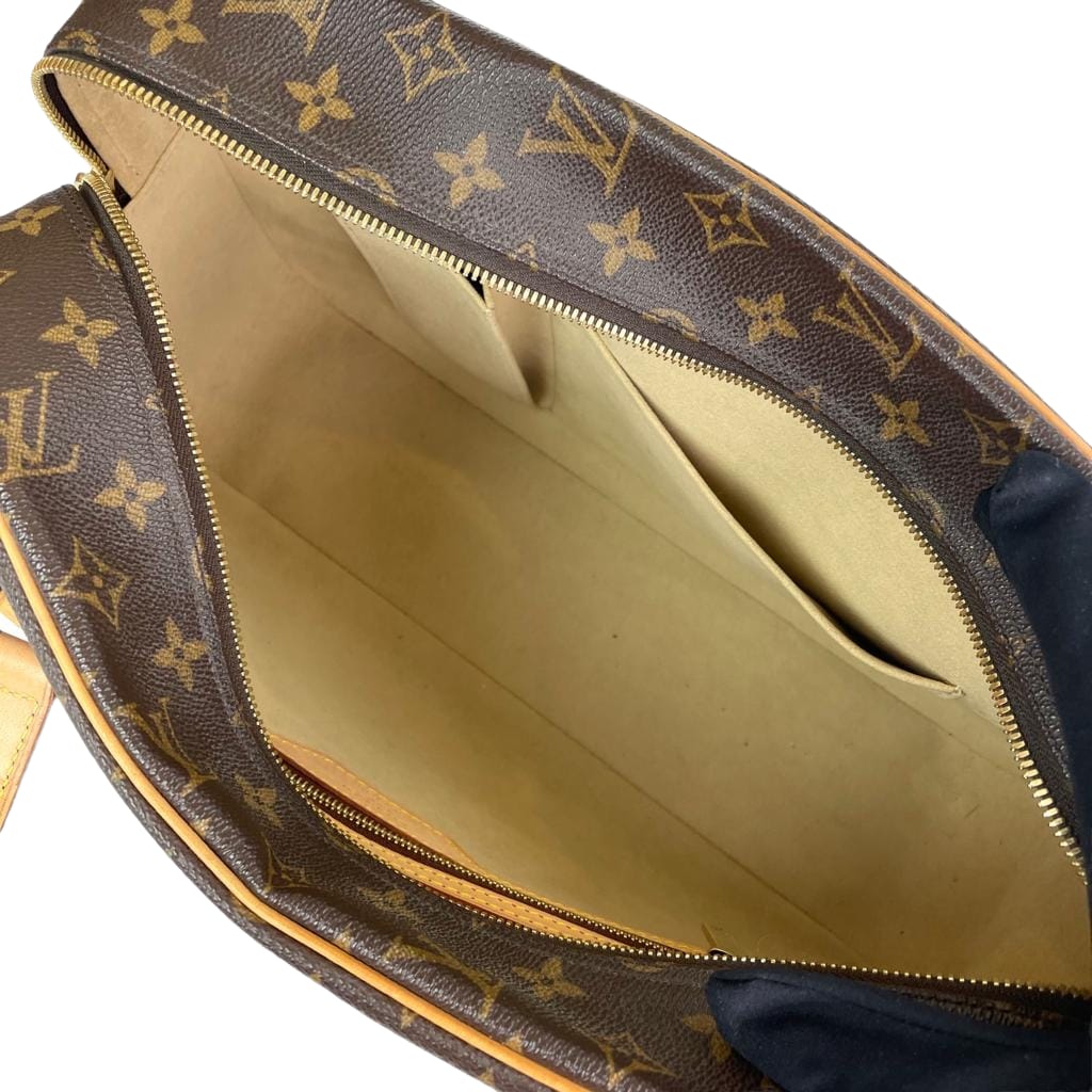 Louis-Vuitton Monogram Canvas Cite GM