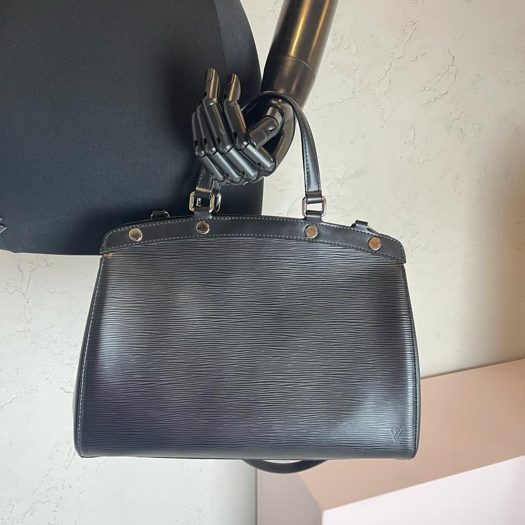 Louis-Vuitton Epi Brea MM in Black with SHW
