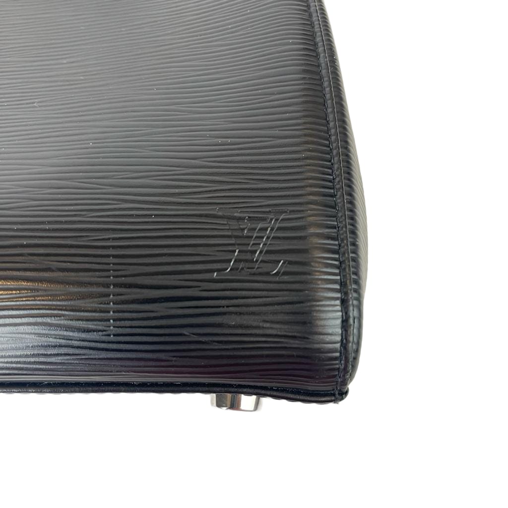 Louis-Vuitton Epi Brea MM in Black with SHW