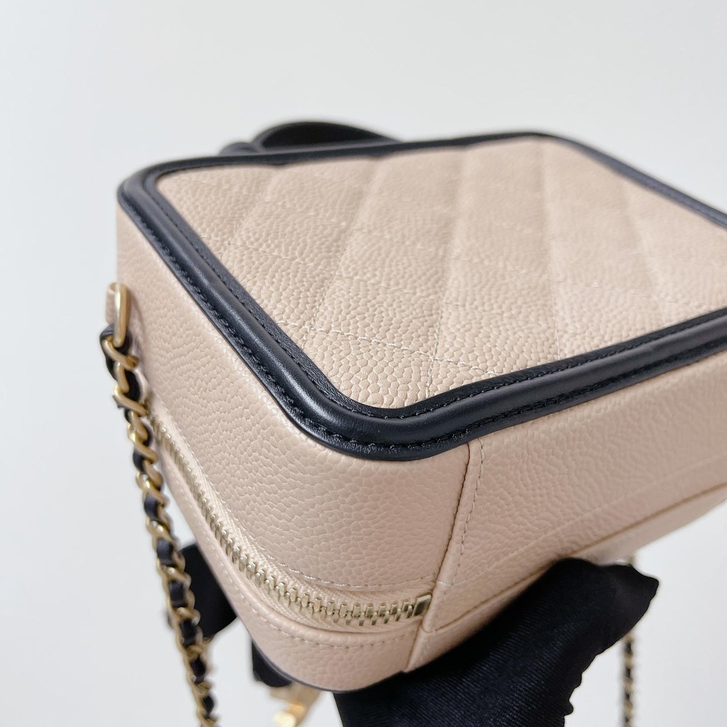 Filigree Vanity Case Caviar Small Beige/Black GHW