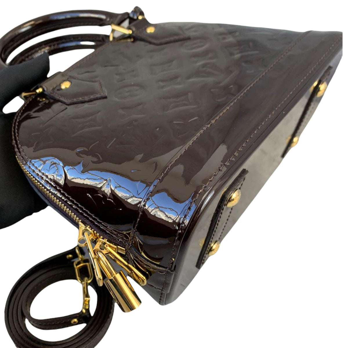 Louis-Vuitton Alma BB Vernis Leather Amarante GHW