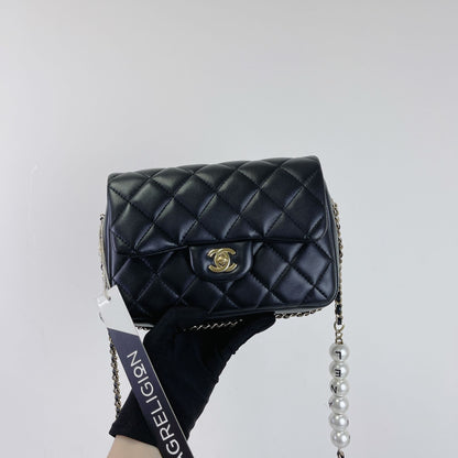 Pearl Logo Chain Small Lambskin Black GHW