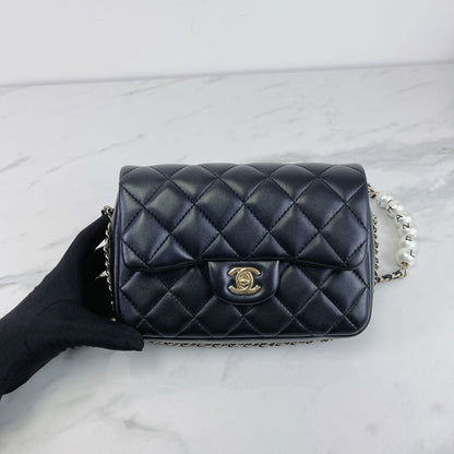 Pearl Logo Chain Small Lambskin Black GHW
