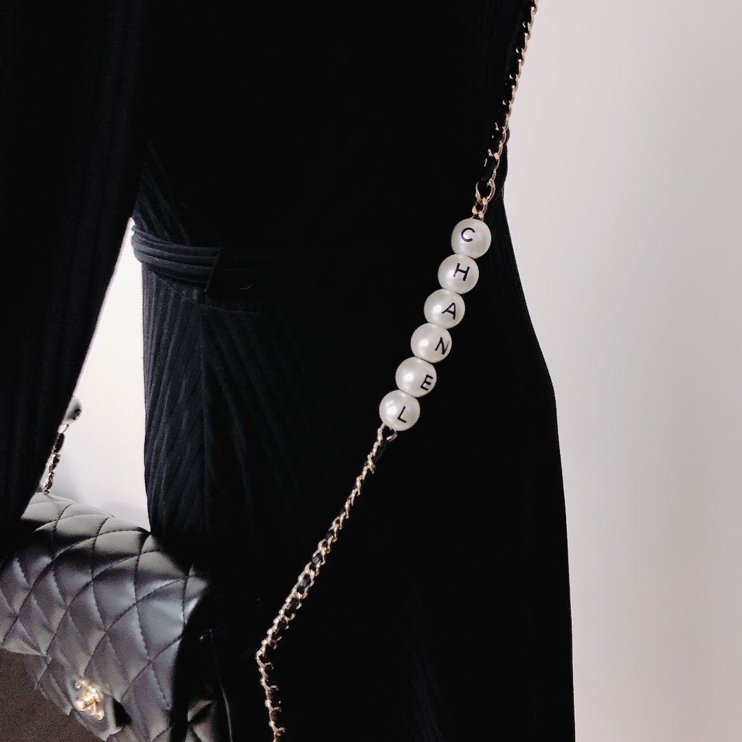 Pearl Logo Chain Small Lambskin Black GHW