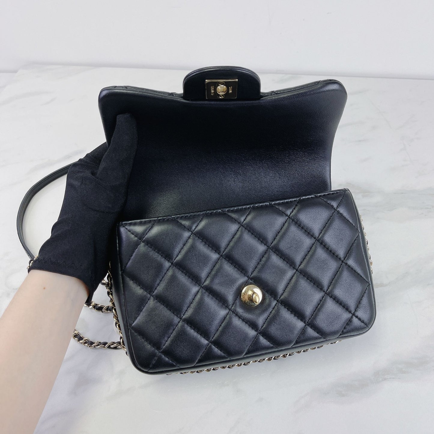 Pearl Logo Chain Small Lambskin Black GHW
