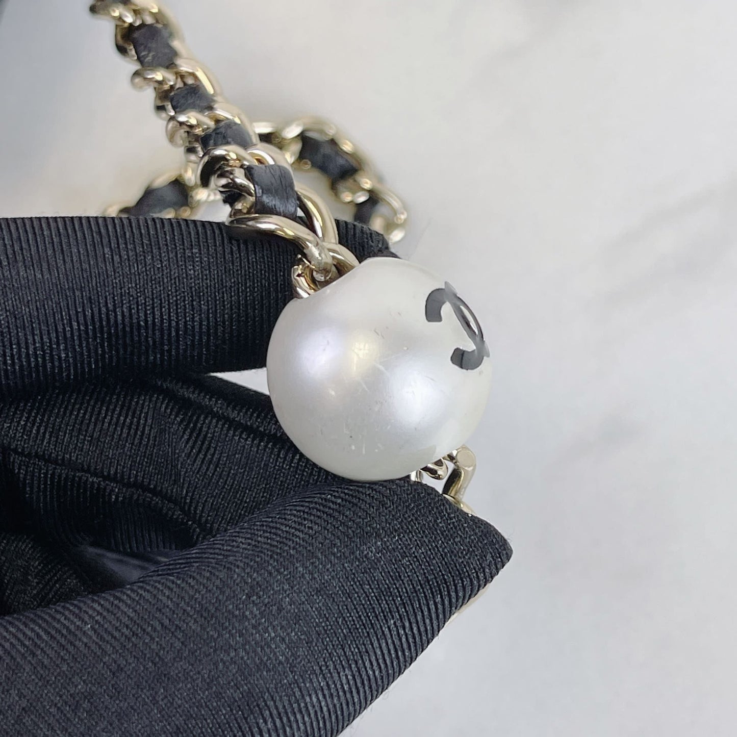 Pearl Logo Chain Small Lambskin Black GHW