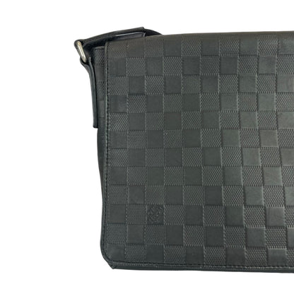 Louis-Vuitton District PM Damier Infini Black SHW