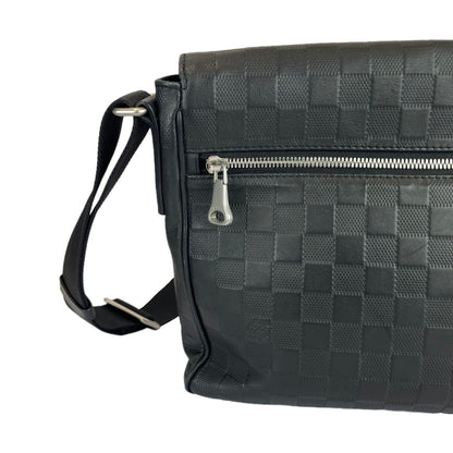 Louis-Vuitton District PM Damier Infini Black SHW