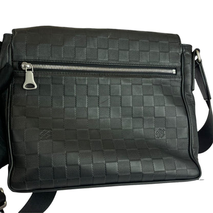 Louis-Vuitton District PM Damier Infini Black SHW