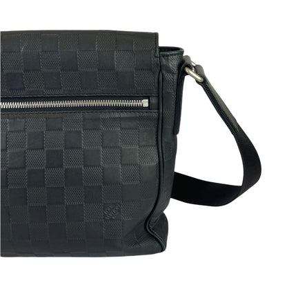 Louis-Vuitton District PM Damier Infini Black SHW