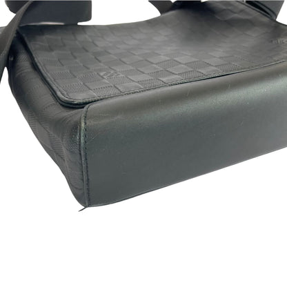 Louis-Vuitton District PM Damier Infini Black SHW