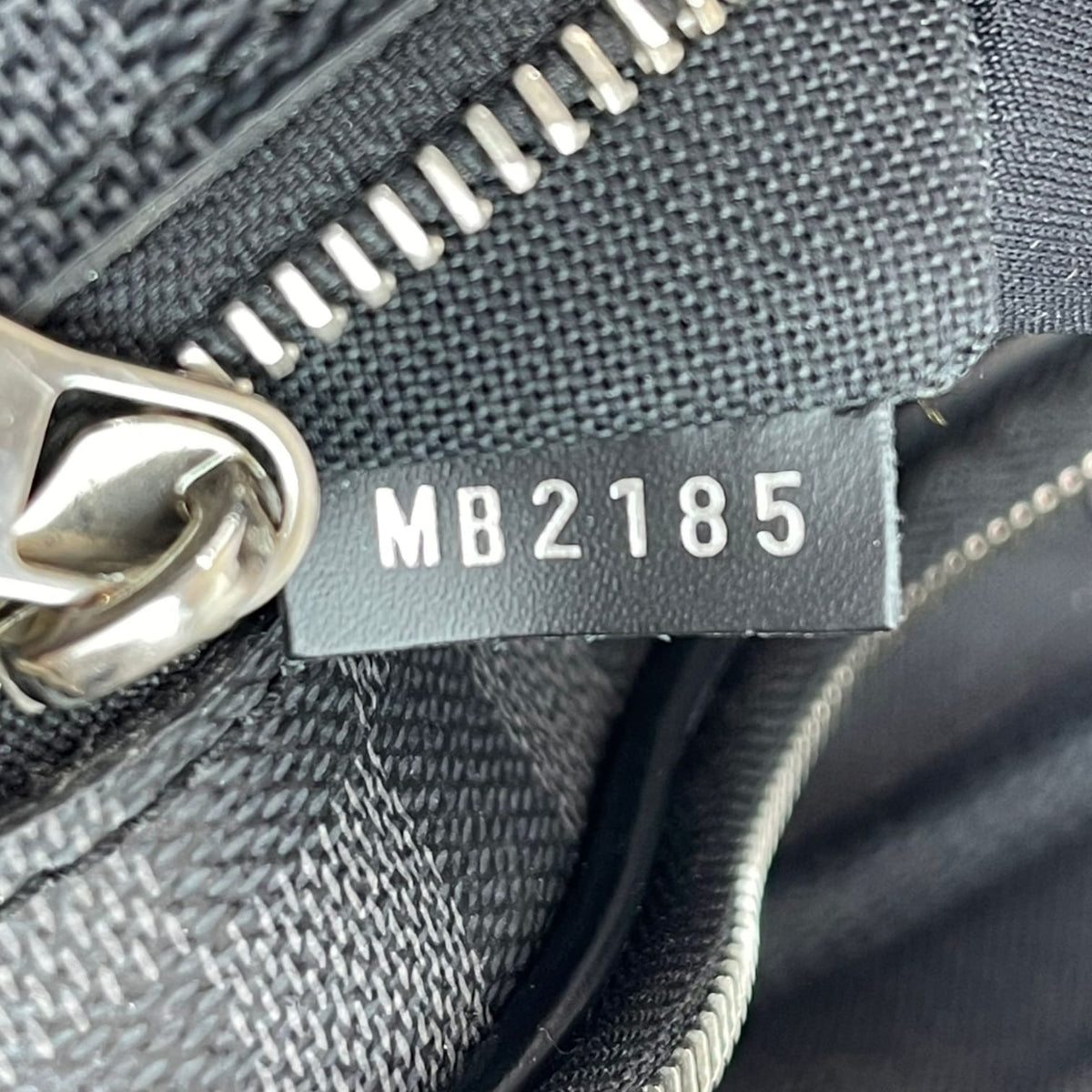 Louis-Vuitton Ambler Damier Graphite SHW