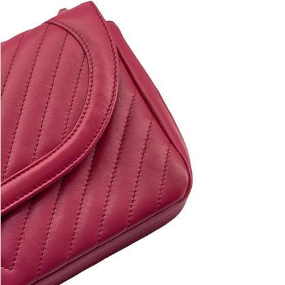 Medium Classic Round CC Flap Chevron Lambskin Red SHW