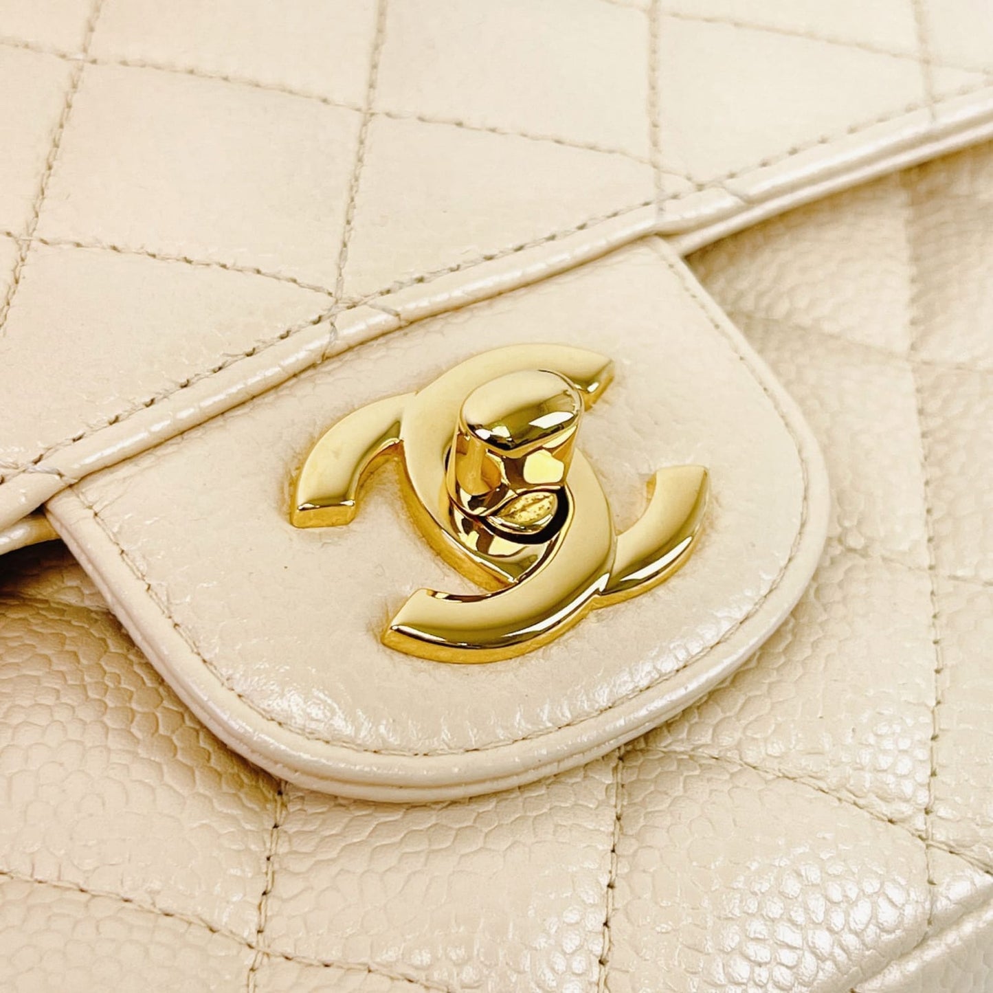 Classic Flap Medium Caviar Beige GHW