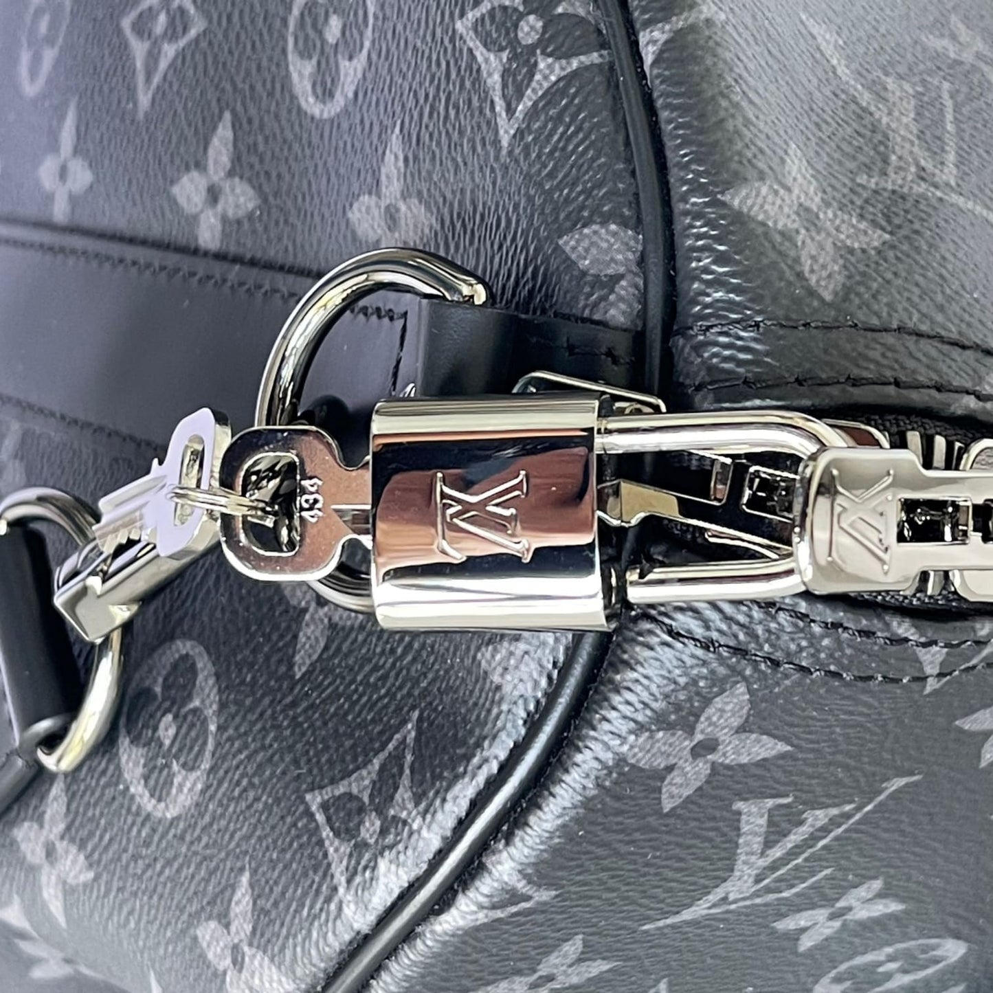 Louis-Vuitton Keepall Bandoulière 55 Monogram Eclipse SHW
